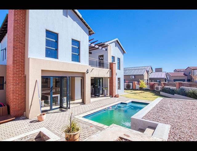 3 BEDROOM HOUSE FOR SALE IN COPPERLEAF ESTATE